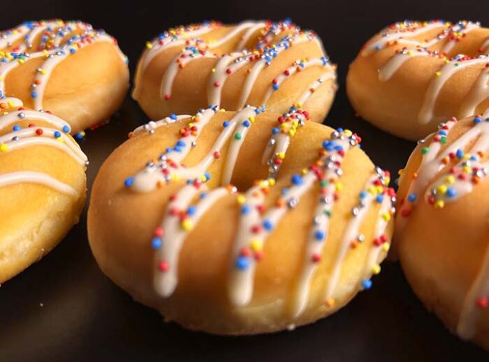 Party Line Donut box zijkant - JJ Donuts